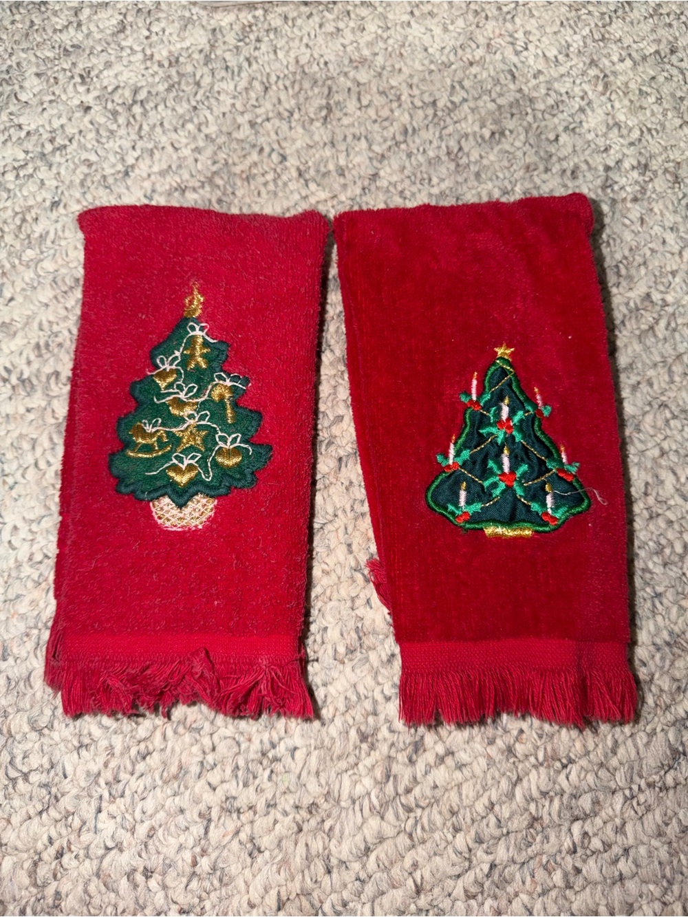 Vintage Holiday Red Embroidered Christmas Tree Hand tip Towels